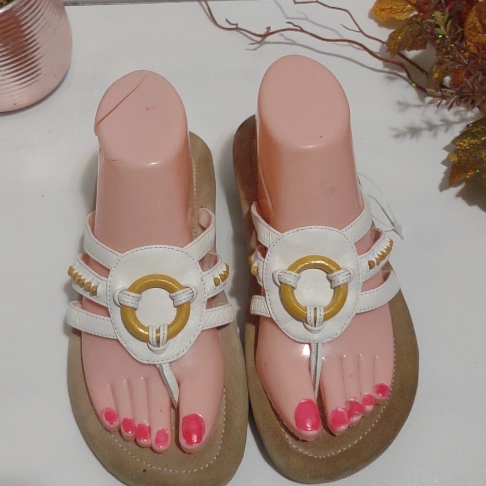Stylish White and Gold Women's Sandals - Picture 3 of 7